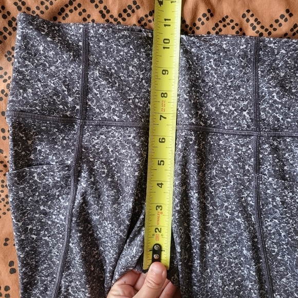 EUC Athleta Salutation Stash Pocket Tight Pebble Beach Legging Gray Small - Picture 13 of 15